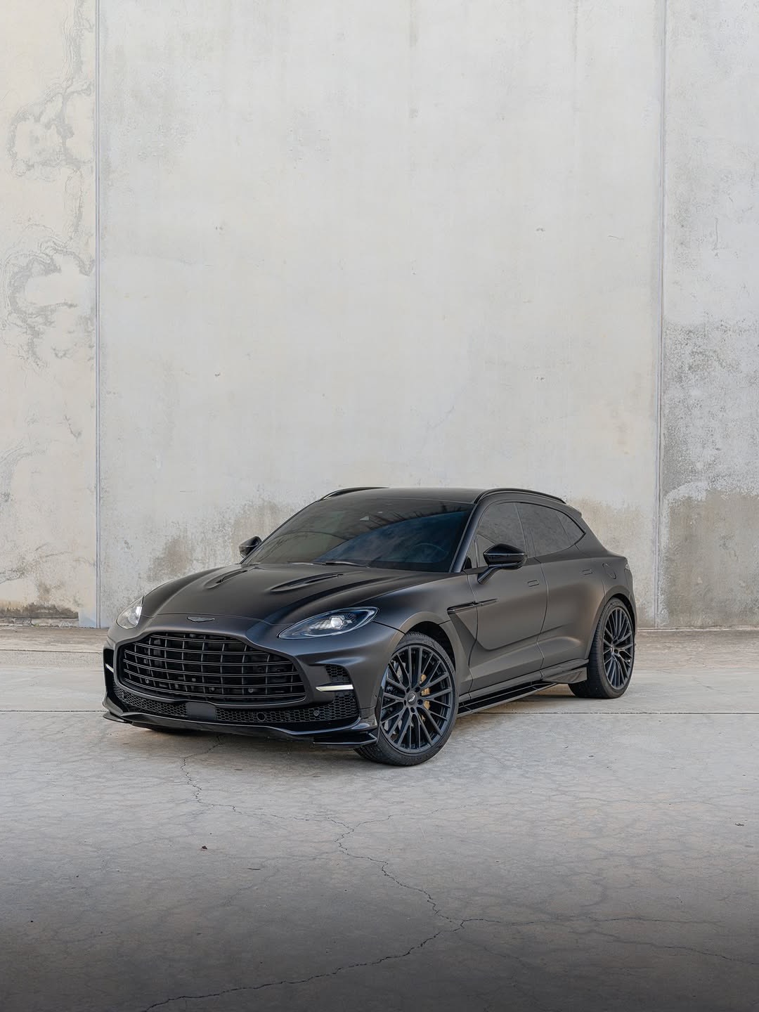 Aston Martin DBX707
